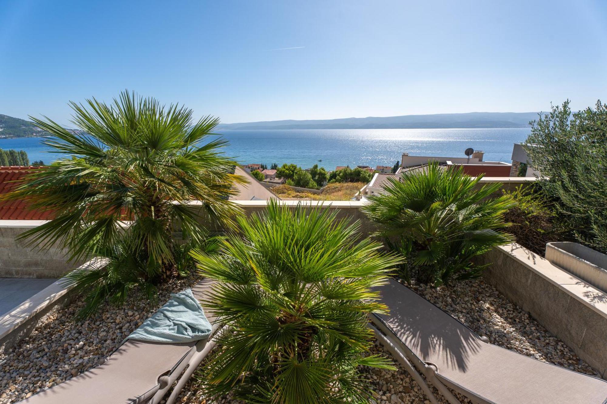 Villa Allegra With 32Msq Heated Pool, 300M Far From Sandy Beaches, Open Sea View Omis Exterior photo