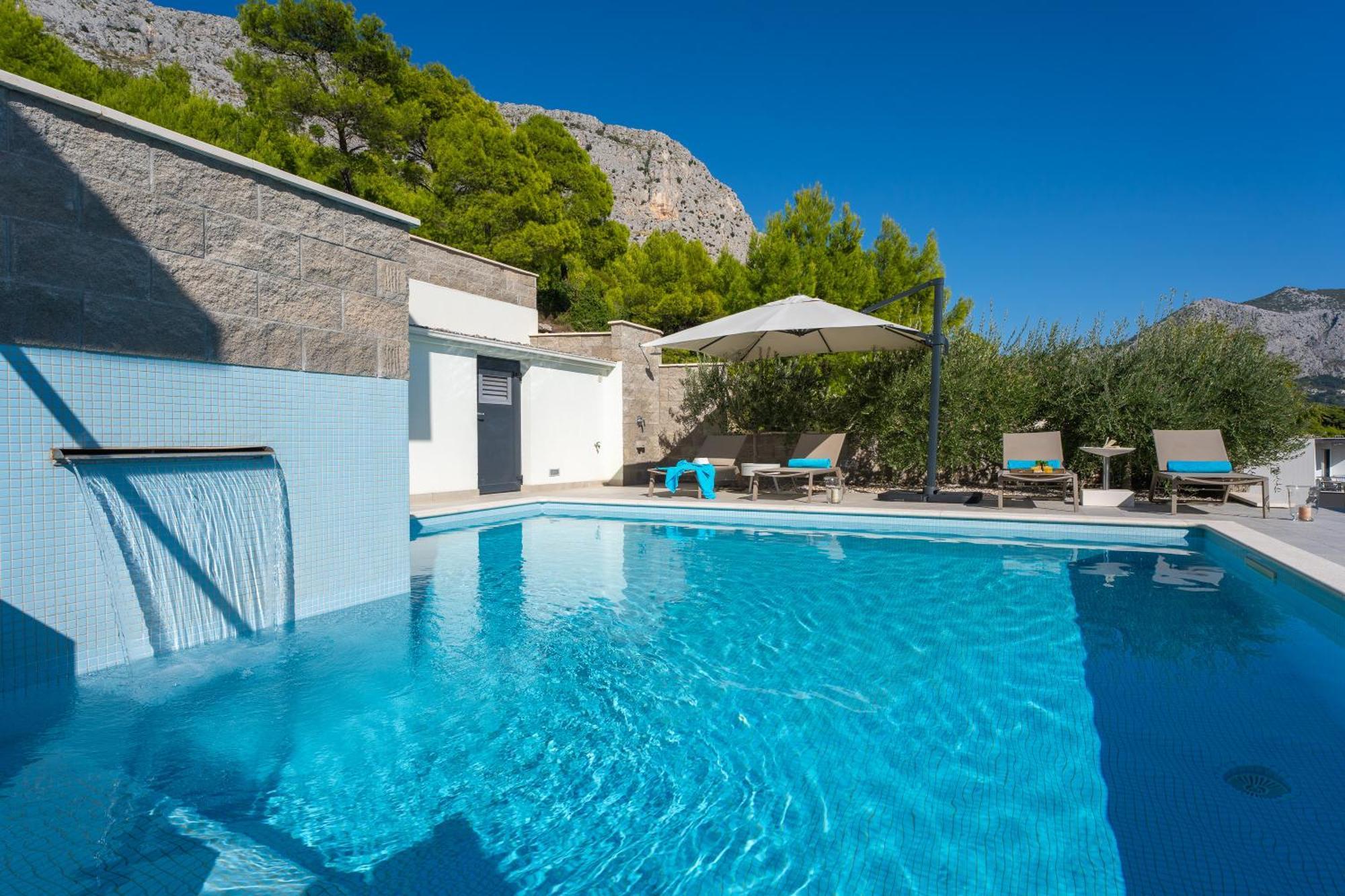 Villa Allegra With 32Msq Heated Pool, 300M Far From Sandy Beaches, Open Sea View Omis Exterior photo