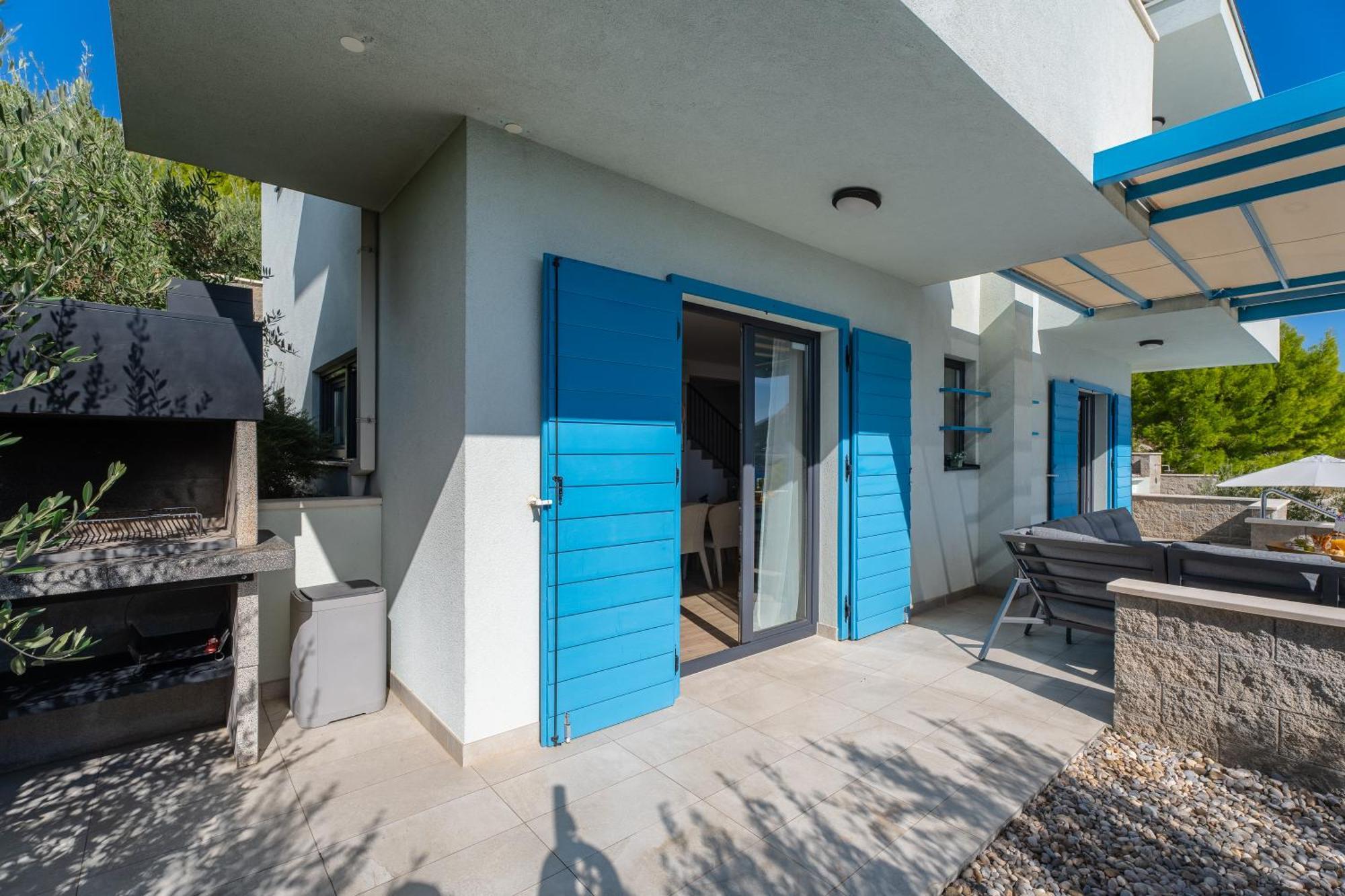 Villa Allegra With 32Msq Heated Pool, 300M Far From Sandy Beaches, Open Sea View Omis Exterior photo